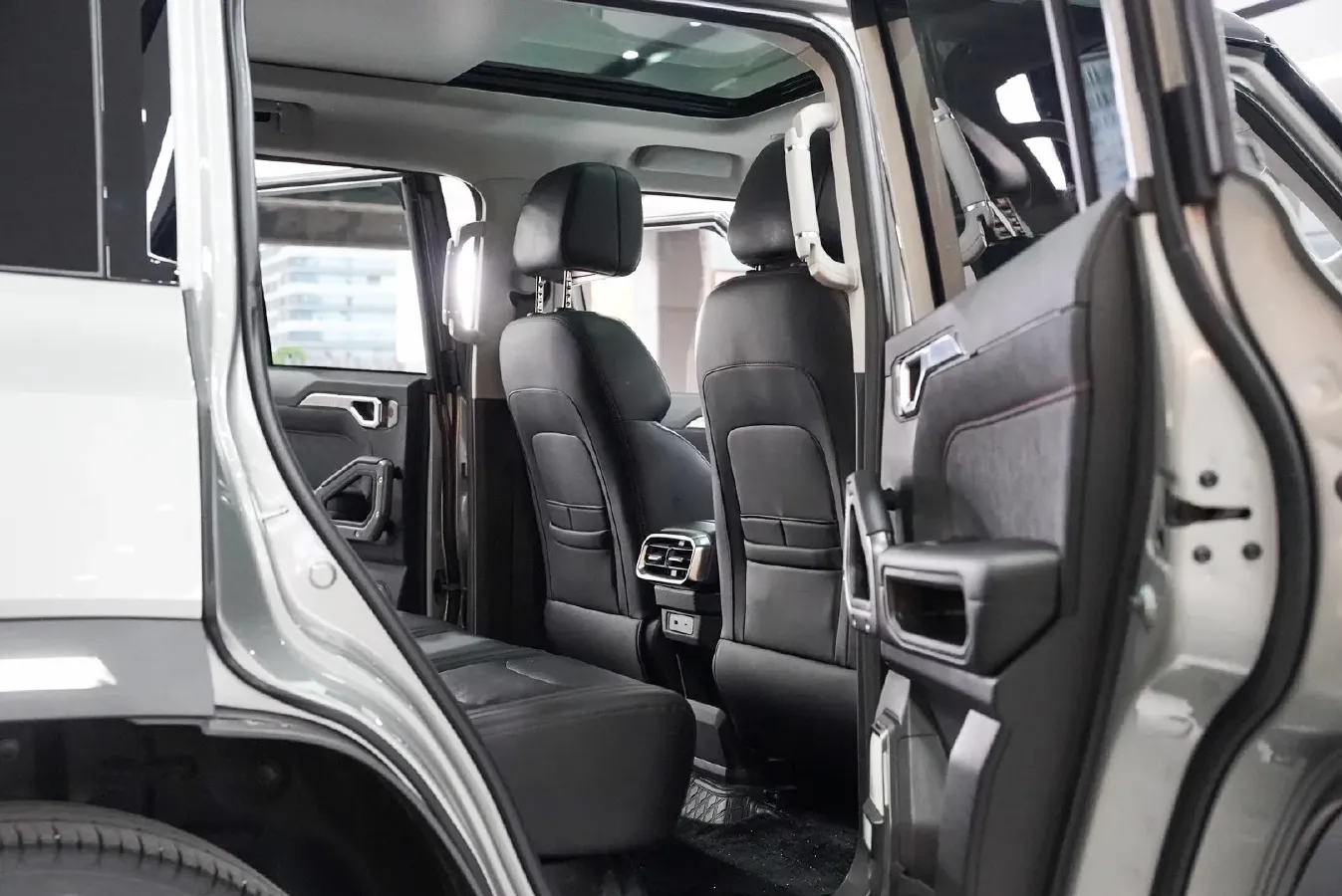 2025 Jetour ShanHai TravellerC-DM 1.5T 156HP L4 3DHT PHEV,autocango,china used car exporter,china ev exporter,chinese used car exporter,chinese used ev exporter