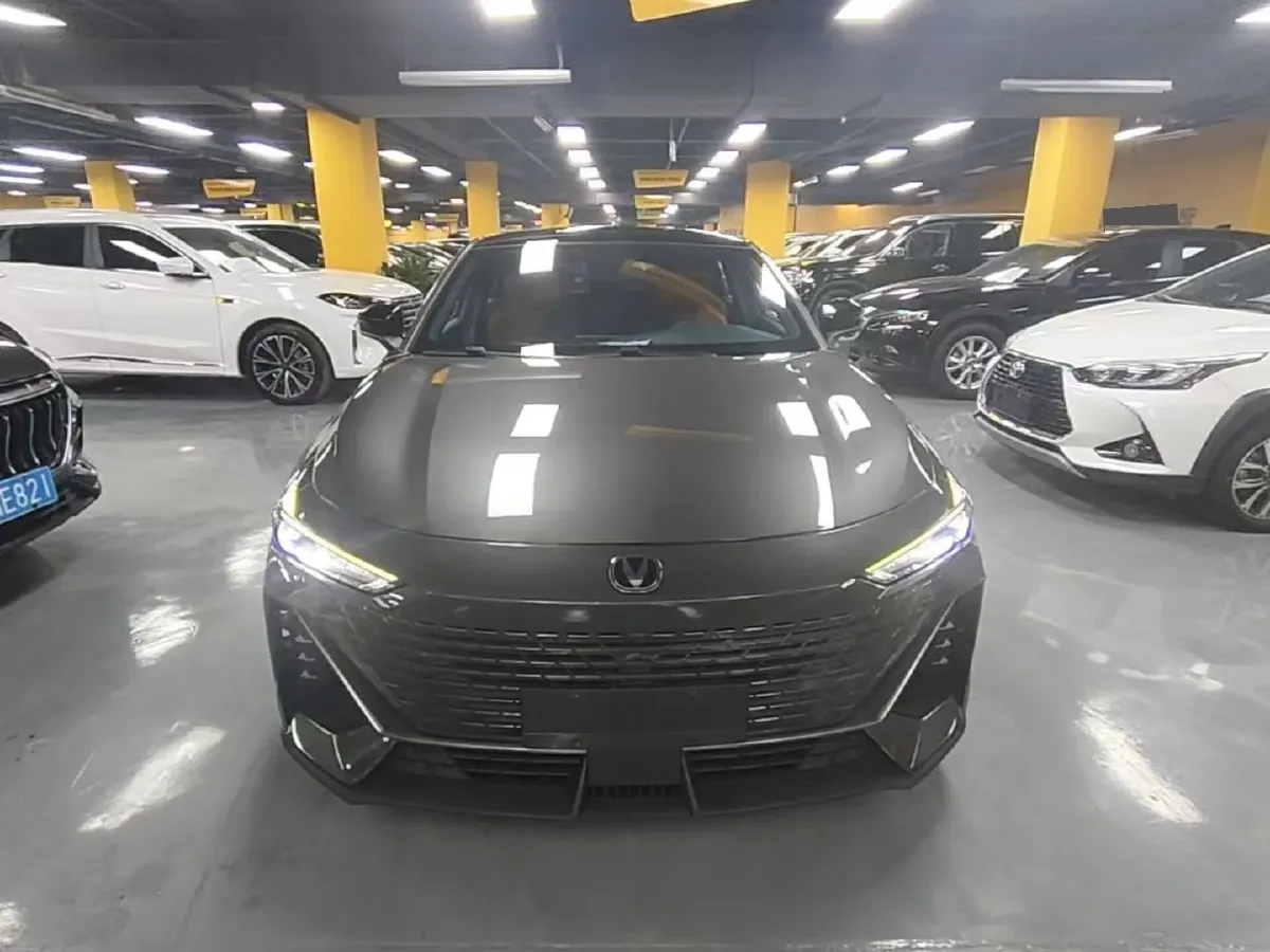 2022 ChangAn UNI-V 1.5T 188HP L4 7DCT,autocango,china used car exporter,china ev exporter,chinese used car exporter,chinese used ev exporter