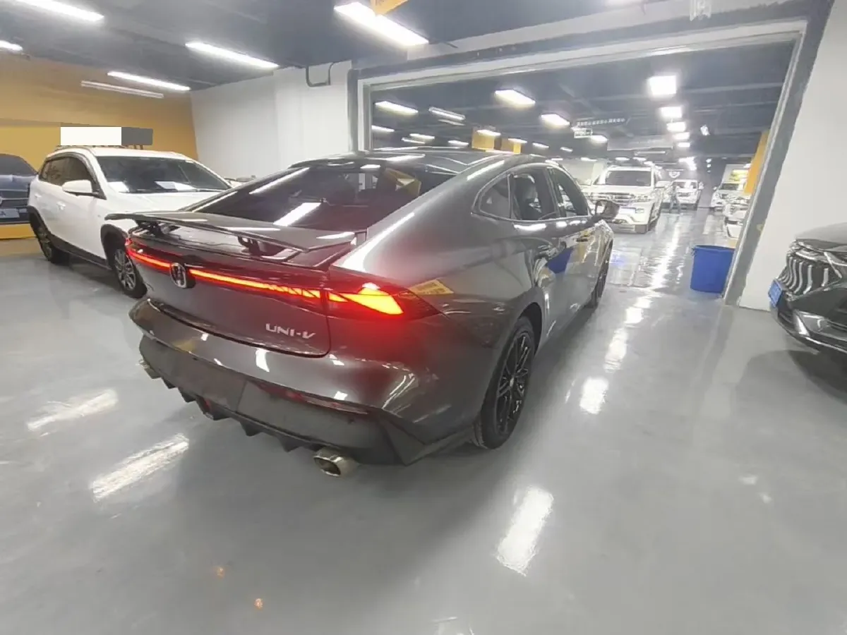 2022 ChangAn UNI-V 1.5T 188HP L4 7DCT,autocango,china used car exporter,china ev exporter,chinese used car exporter,chinese used ev exporter