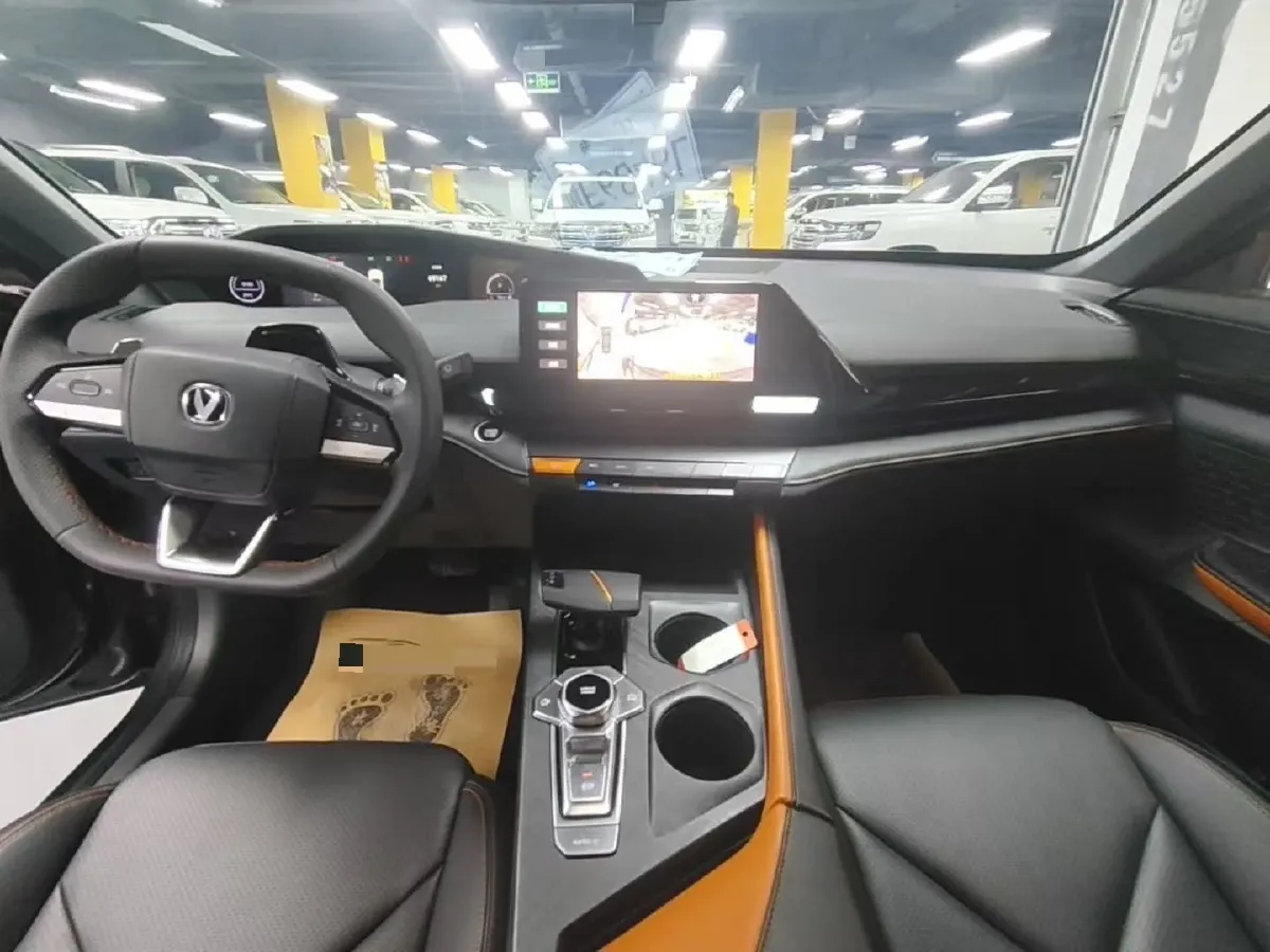 2022 ChangAn UNI-V 1.5T 188HP L4 7DCT,autocango,china used car exporter,china ev exporter,chinese used car exporter,chinese used ev exporter