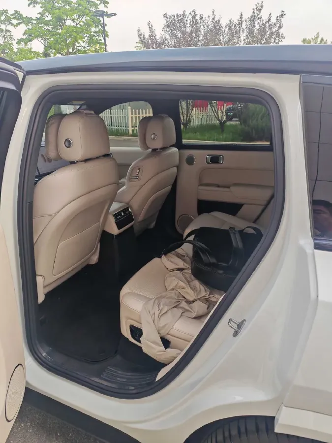 2024 Li L8 Range Extended 154HP REEV 42.8KWH,autocango,china used car exporter,china ev exporter,chinese used car exporter,chinese used ev exporter