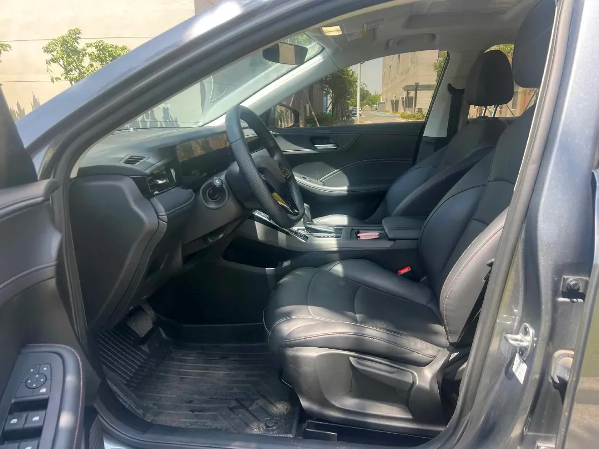 2023 Roewe i5 1.5L 129HP L4 CVT,autocango,china used car exporter,china ev exporter,chinese used car exporter,chinese used ev exporter
