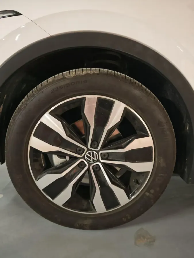 2024 Volkswagen Tiguan L 2.0T 186HP L4 7DCT,autocango,china used car exporter,china ev exporter,chinese used car exporter,chinese used ev exporter