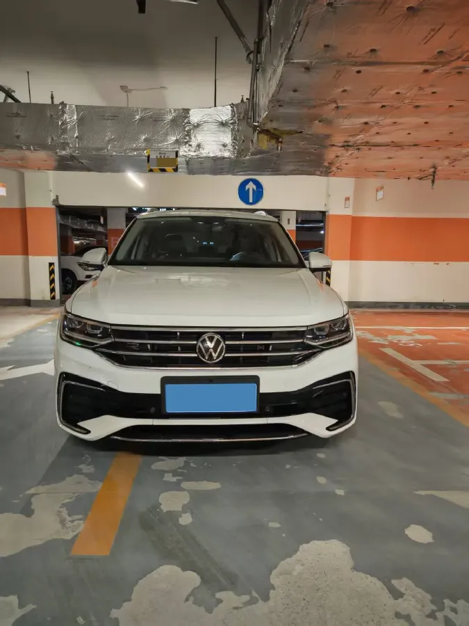 2024 Volkswagen Tiguan L 2.0T 186HP L4 7DCT,autocango,china used car exporter,china ev exporter,chinese used car exporter,chinese used ev exporter