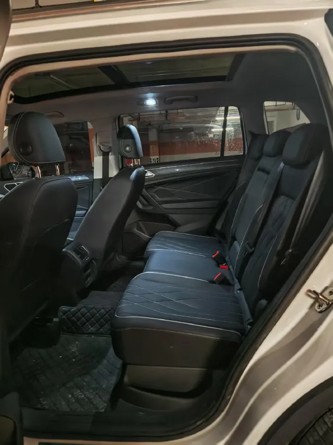2024 Volkswagen Tiguan L 2.0T 186HP L4 7DCT,autocango,china used car exporter,china ev exporter,chinese used car exporter,chinese used ev exporter
