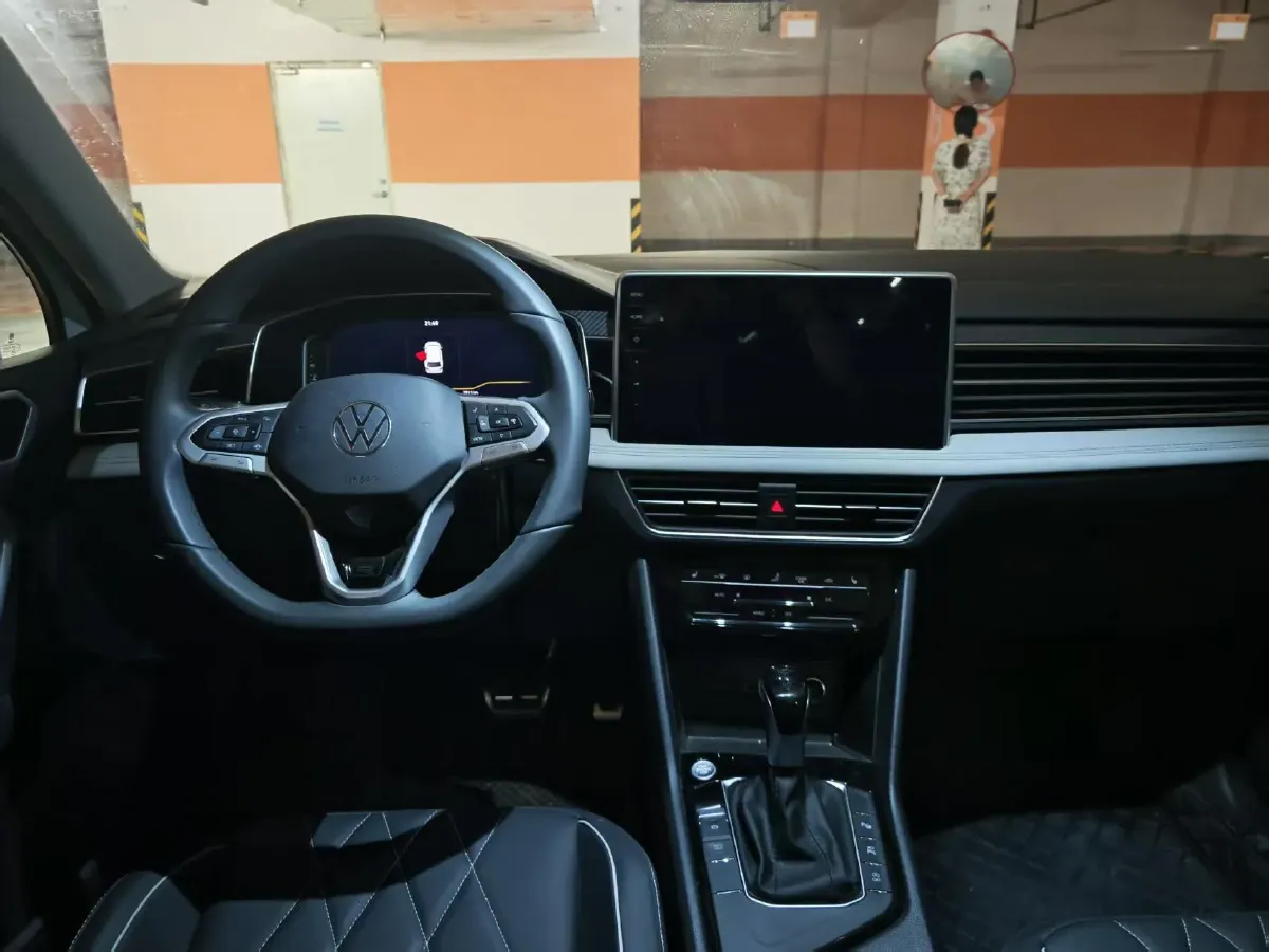 2024 Volkswagen Tiguan L 2.0T 186HP L4 7DCT,autocango,china used car exporter,china ev exporter,chinese used car exporter,chinese used ev exporter