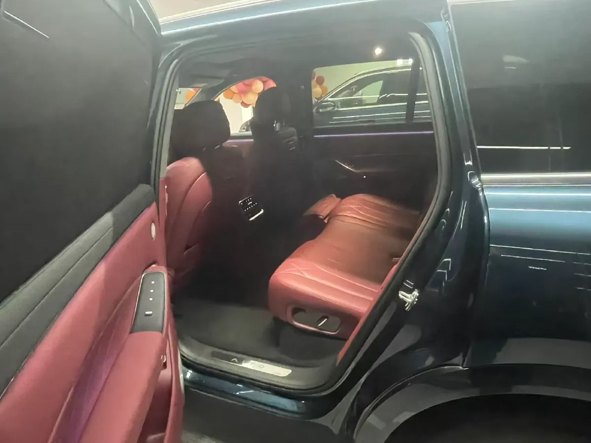 2025 AITO AITO M8 REEV 160HP REEV 53.4KWH,autocango,china used car exporter,china ev exporter,chinese used car exporter,chinese used ev exporter