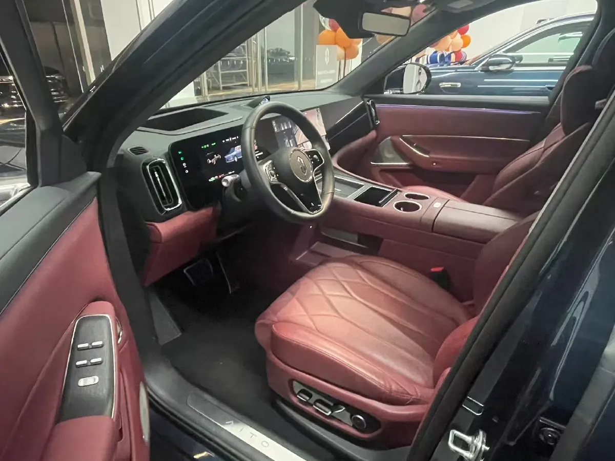 2025 AITO AITO M8 REEV 160HP REEV 53.4KWH,autocango,china used car exporter,china ev exporter,chinese used car exporter,chinese used ev exporter
