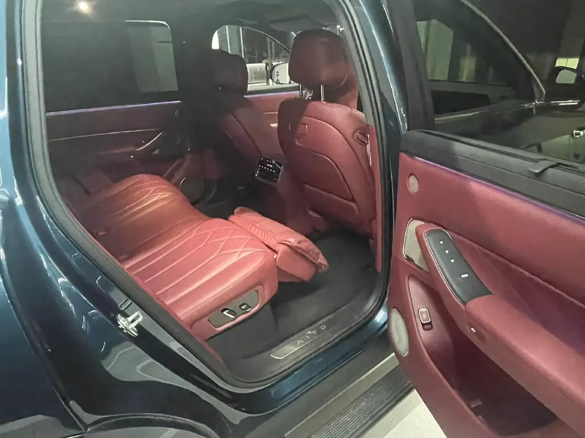 2025 AITO AITO M8 REEV 160HP REEV 53.4KWH,autocango,china used car exporter,china ev exporter,chinese used car exporter,chinese used ev exporter