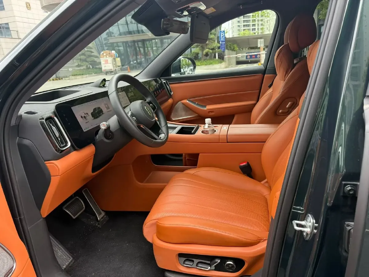 2025 AITO AITO M8 REEV 160HP REEV 53.4KWH,autocango,china used car exporter,china ev exporter,chinese used car exporter,chinese used ev exporter