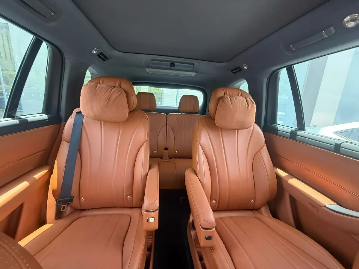 2025 AITO AITO M8 REEV 160HP REEV 53.4KWH,autocango,china used car exporter,china ev exporter,chinese used car exporter,chinese used ev exporter