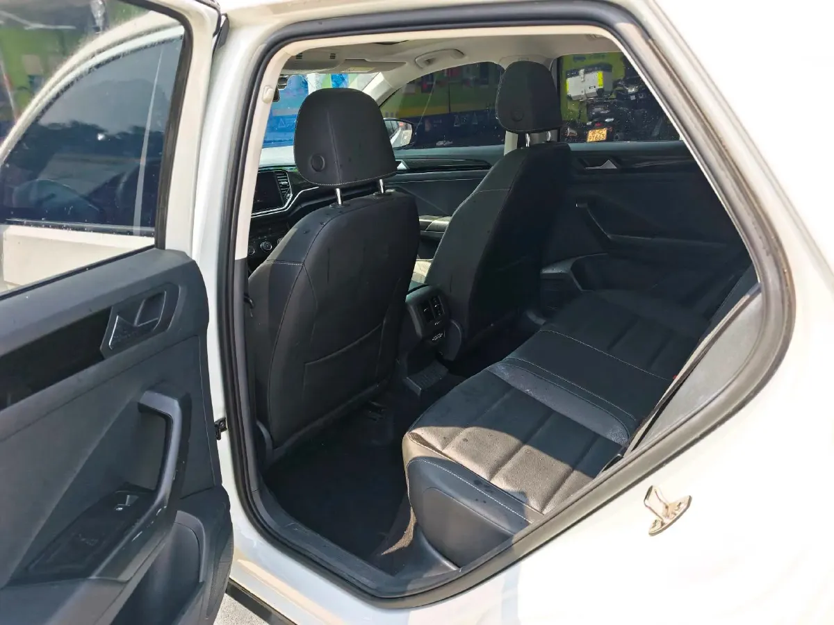 2022 Volkswagen T-Roc 1.4T 150HP L4 7DCT,autocango,china used car exporter,china ev exporter,chinese used car exporter,chinese used ev exporter