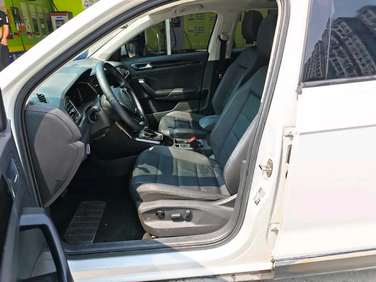 2022 Volkswagen T-Roc 1.4T 150HP L4 7DCT,autocango,china used car exporter,china ev exporter,chinese used car exporter,chinese used ev exporter