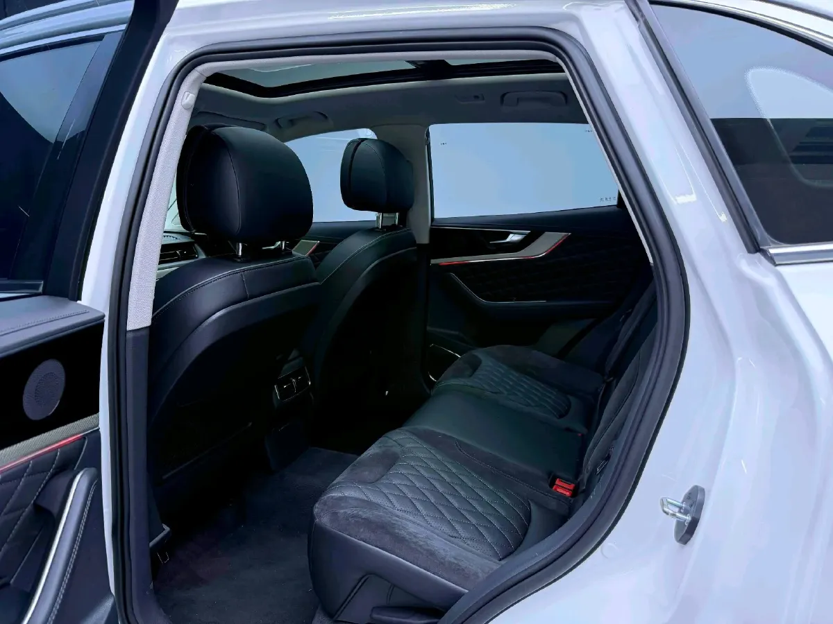 2019 HongQi HS5 2.0T 224HP L4 6AT,autocango,china used car exporter,china ev exporter,chinese used car exporter,chinese used ev exporter