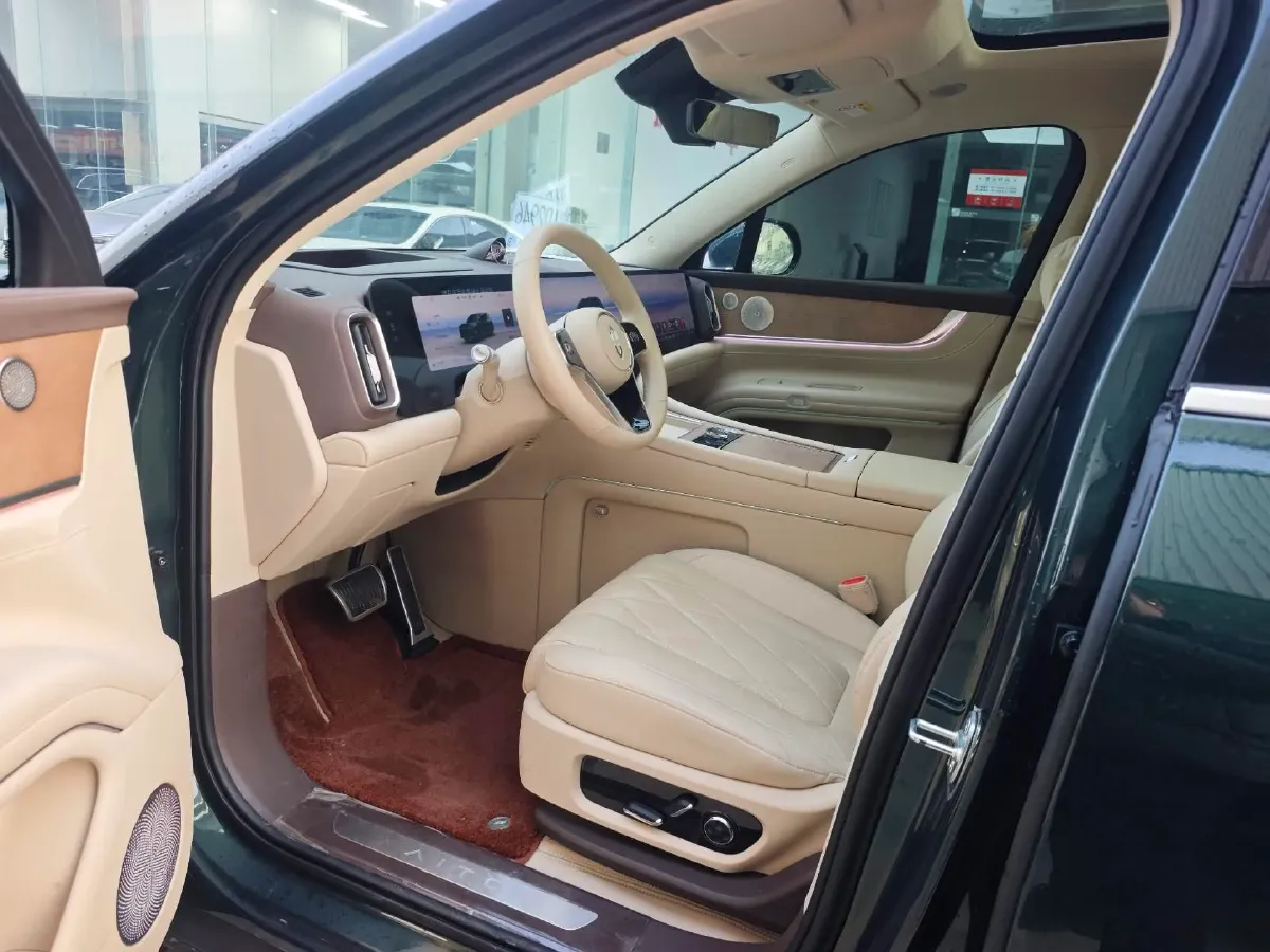 2025 AITO AITO M9 REEV 160HP REEV 52KWH,autocango,china used car exporter,china ev exporter,chinese used car exporter,chinese used ev exporter