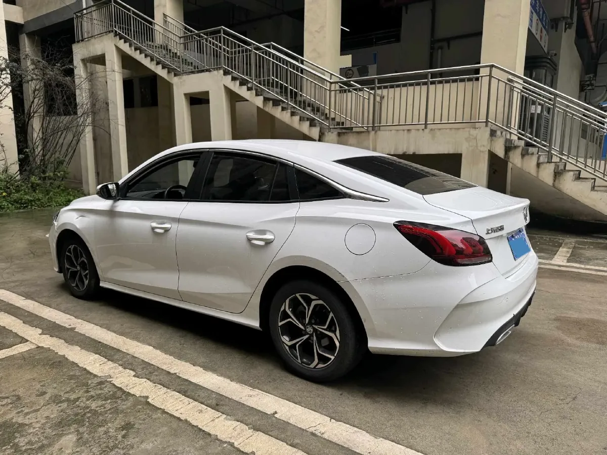 2021 MG 5 1.5L 120HP L4 5MT,autocango,china used car exporter,china ev exporter,chinese used car exporter,chinese used ev exporter