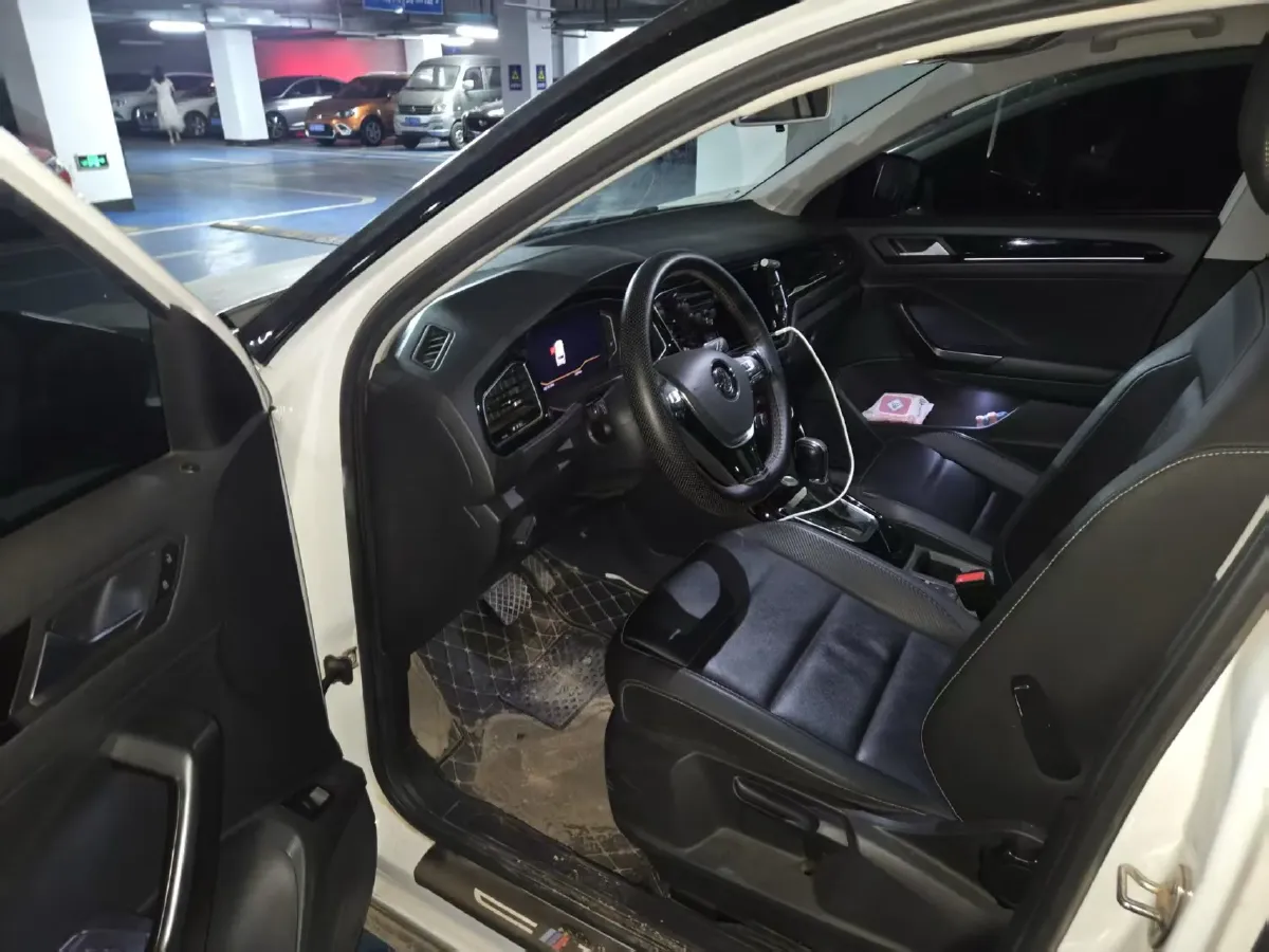 2020 Volkswagen T-Roc 1.4T 150HP L4 7DCT,autocango,china used car exporter,china ev exporter,chinese used car exporter,chinese used ev exporter