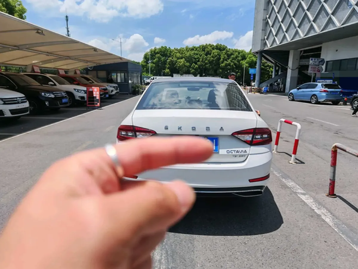 2019 Skoda Octavia 1.4T 150HP L4 7DCT,autocango,china used car exporter,china ev exporter,chinese used car exporter,chinese used ev exporter