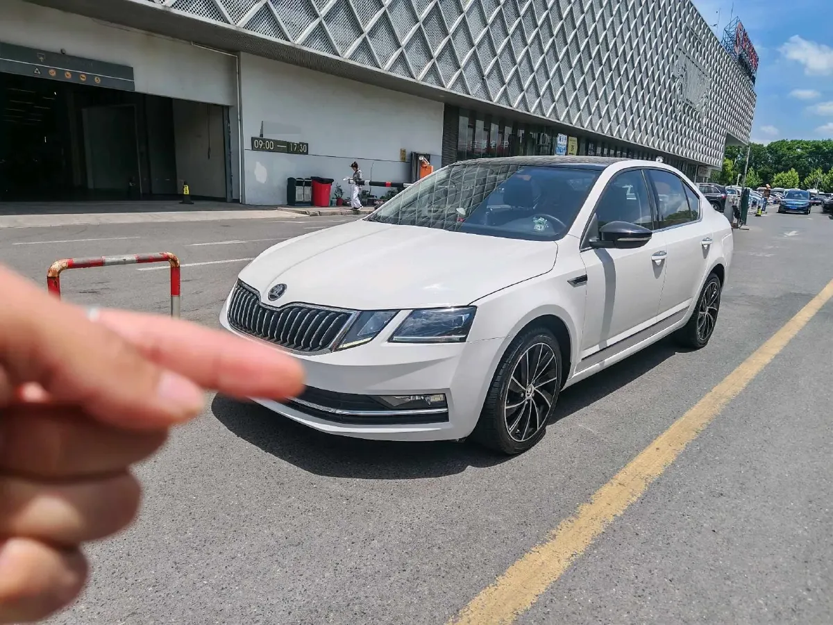 2019 Skoda Octavia 1.4T 150HP L4 7DCT,autocango,china used car exporter,china ev exporter,chinese used car exporter,chinese used ev exporter