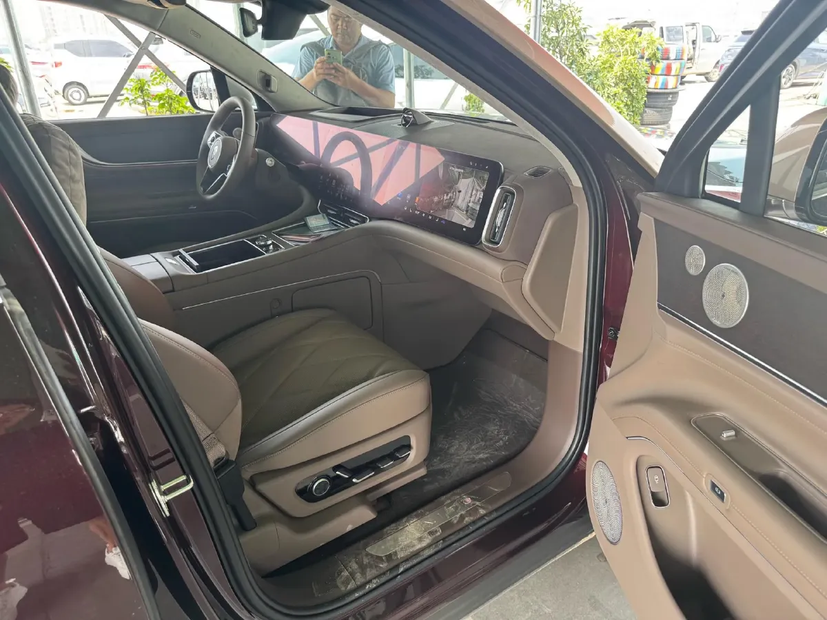 2025 AITO AITO M9 REEV 160HP REEV 52KWH,autocango,china used car exporter,china ev exporter,chinese used car exporter,chinese used ev exporter