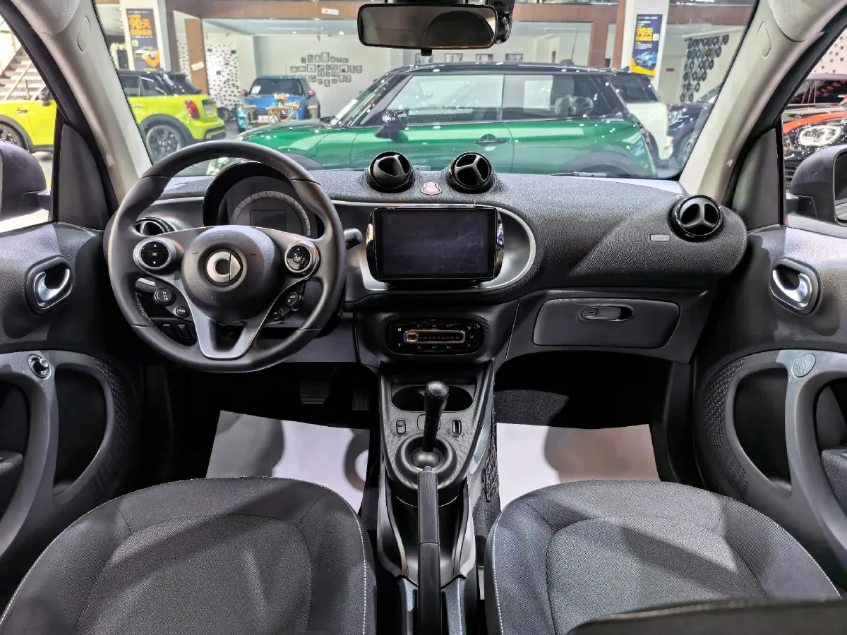 2019 Smart smart fortwo 0.9T 90HP L3 6DCT,autocango,china used car exporter,china ev exporter,chinese used car exporter,chinese used ev exporter