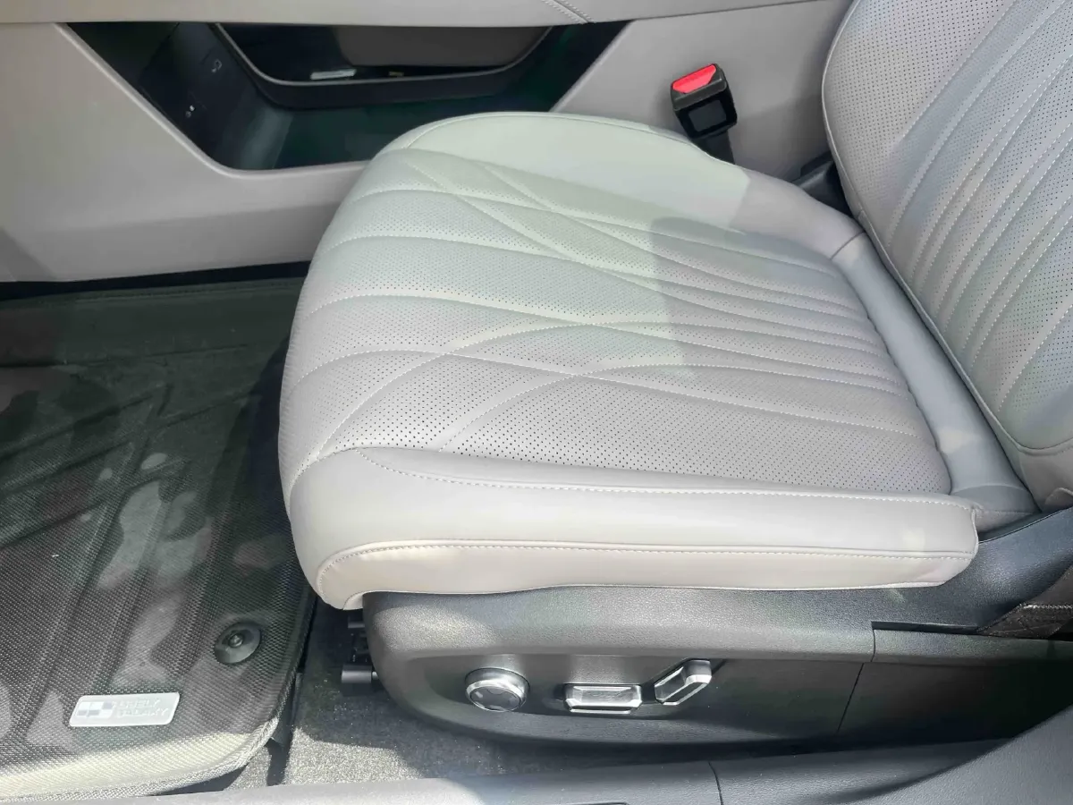 2025 Geely Galaxy Starshine 8 1.5T 163HP L4 3DHT PHEV 27.69KWH,autocango,china used car exporter,china ev exporter,chinese used car exporter,chinese used ev exporter