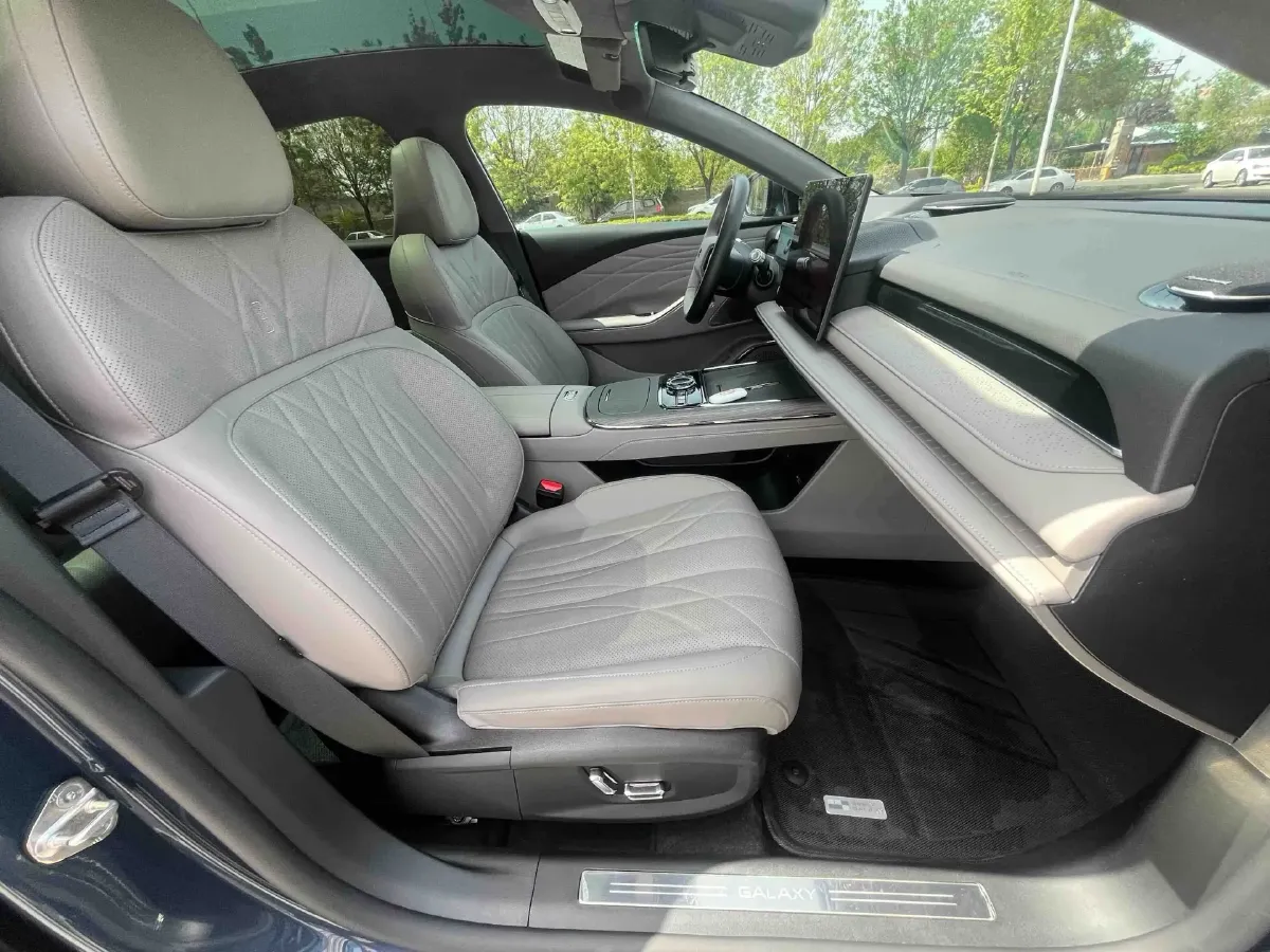 2025 Geely Galaxy Starshine 8 1.5T 163HP L4 3DHT PHEV 27.69KWH,autocango,china used car exporter,china ev exporter,chinese used car exporter,chinese used ev exporter