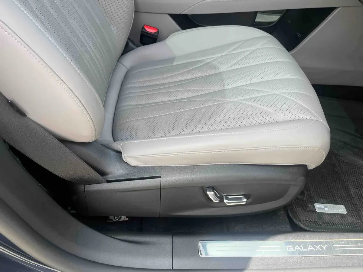 2025 Geely Galaxy Starshine 8 1.5T 163HP L4 3DHT PHEV 27.69KWH,autocango,china used car exporter,china ev exporter,chinese used car exporter,chinese used ev exporter