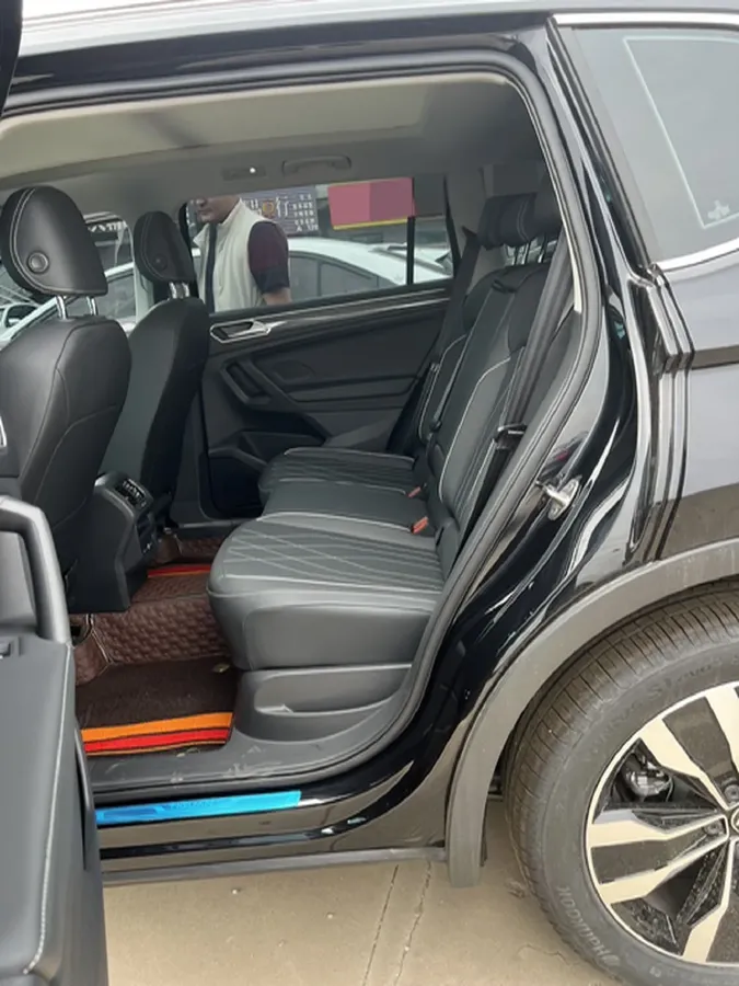 2025 Volkswagen Tiguan L 2.0T 186HP L4 7DCT,autocango,china used car exporter,china ev exporter,chinese used car exporter,chinese used ev exporter