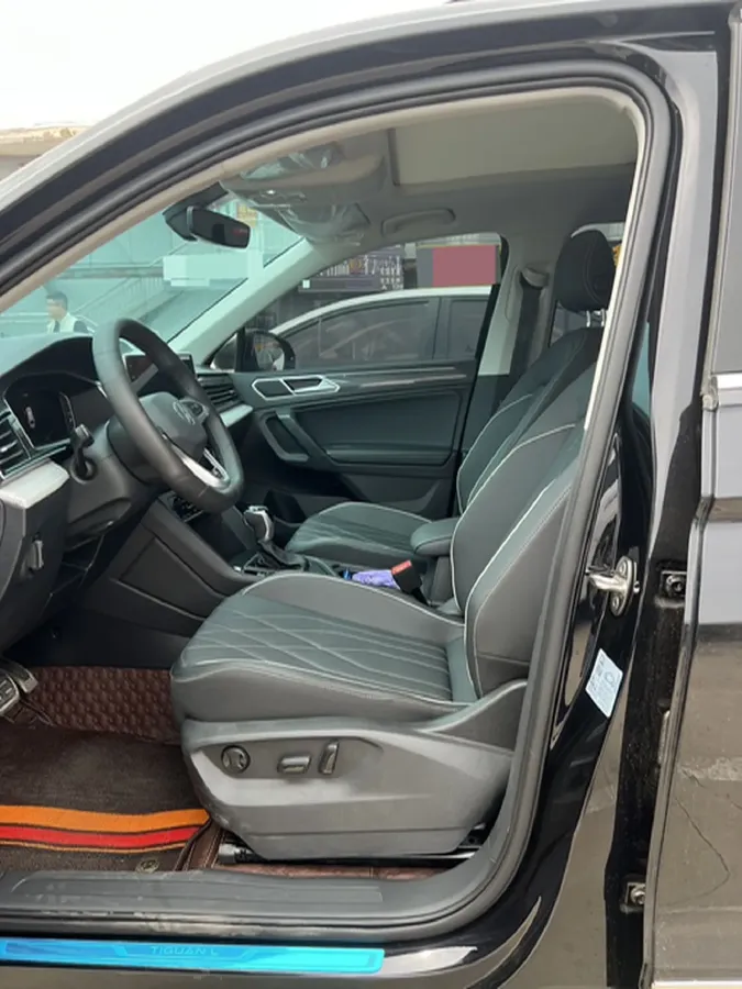2025 Volkswagen Tiguan L 2.0T 186HP L4 7DCT,autocango,china used car exporter,china ev exporter,chinese used car exporter,chinese used ev exporter
