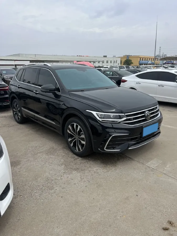 2025 Volkswagen Tiguan L 2.0T 186HP L4 7DCT,autocango,china used car exporter,china ev exporter,chinese used car exporter,chinese used ev exporter