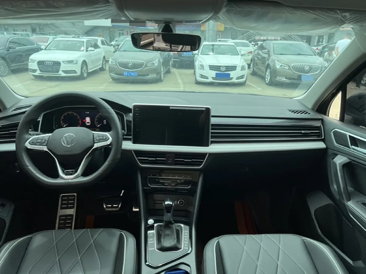 2025 Volkswagen Tiguan L 2.0T 186HP L4 7DCT,autocango,china used car exporter,china ev exporter,chinese used car exporter,chinese used ev exporter