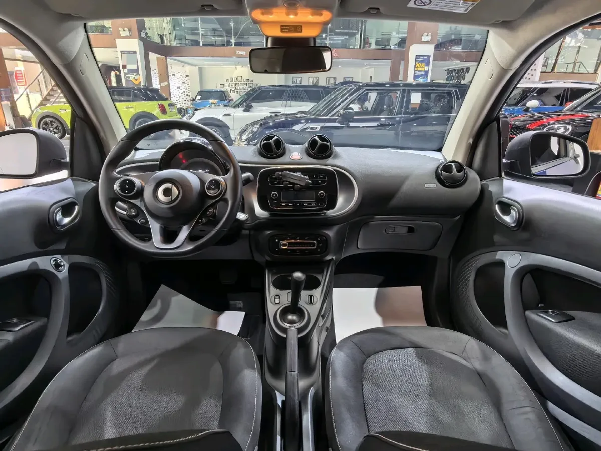2019 Smart smart fortwo 0.9T 90HP L3 6DCT,autocango,china used car exporter,china ev exporter,chinese used car exporter,chinese used ev exporter
