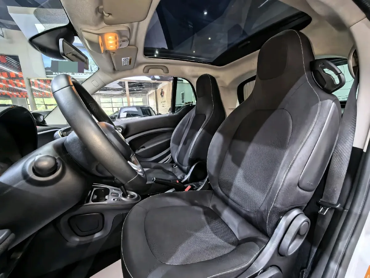 2019 Smart smart fortwo 0.9T 90HP L3 6DCT,autocango,china used car exporter,china ev exporter,chinese used car exporter,chinese used ev exporter