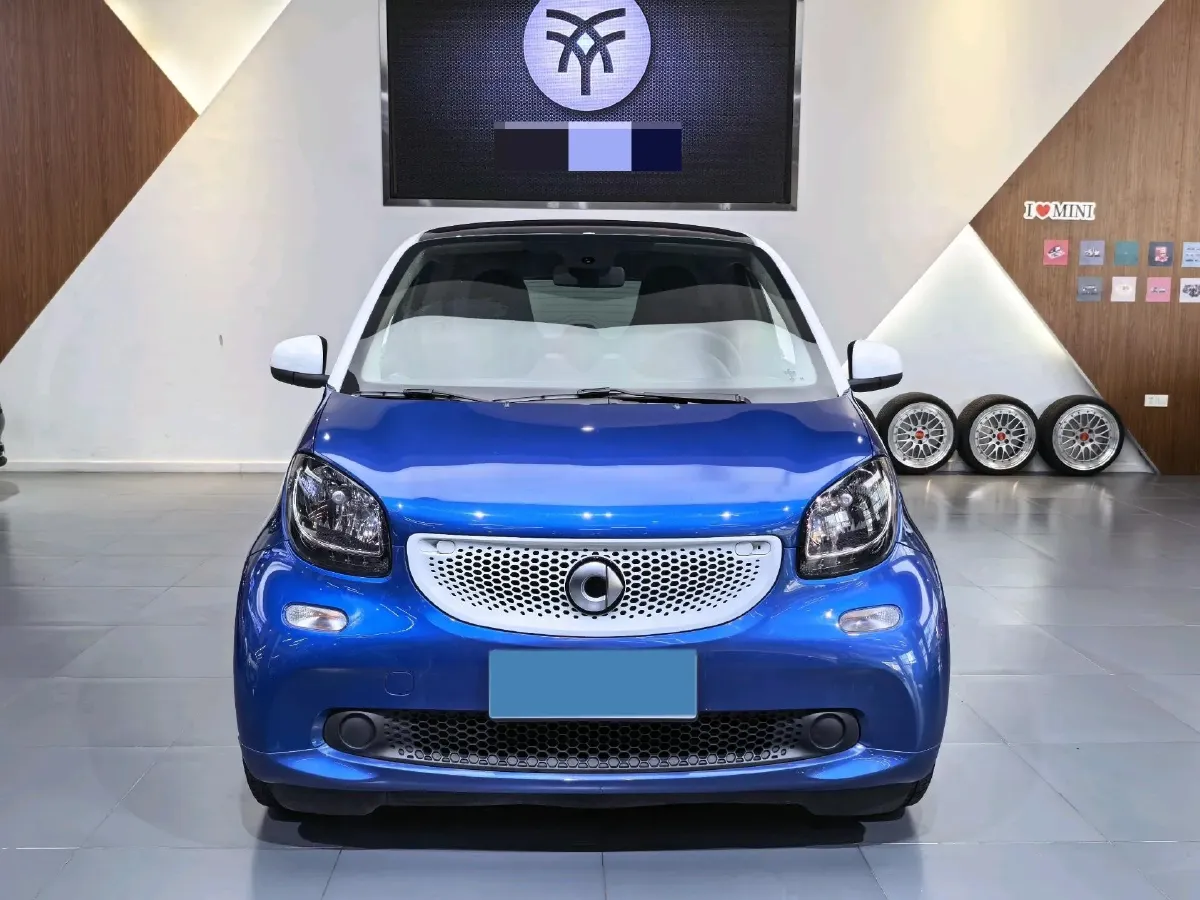 2019 Smart smart fortwo 0.9T 90HP L3 6DCT,autocango,china used car exporter,china ev exporter,chinese used car exporter,chinese used ev exporter
