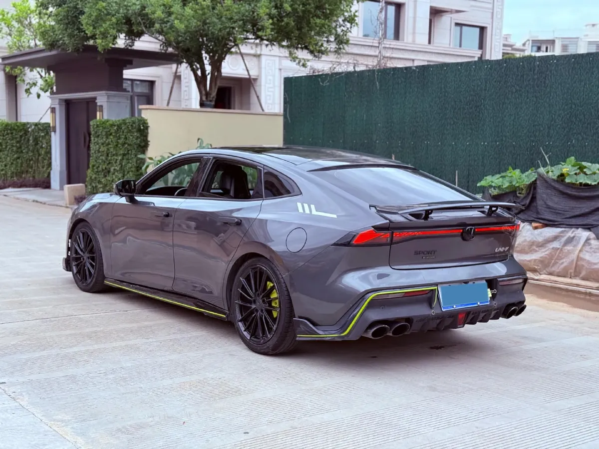2022 ChangAn UNI-V 1.5T 188HP L4 7DCT,autocango,china used car exporter,china ev exporter,chinese used car exporter,chinese used ev exporter
