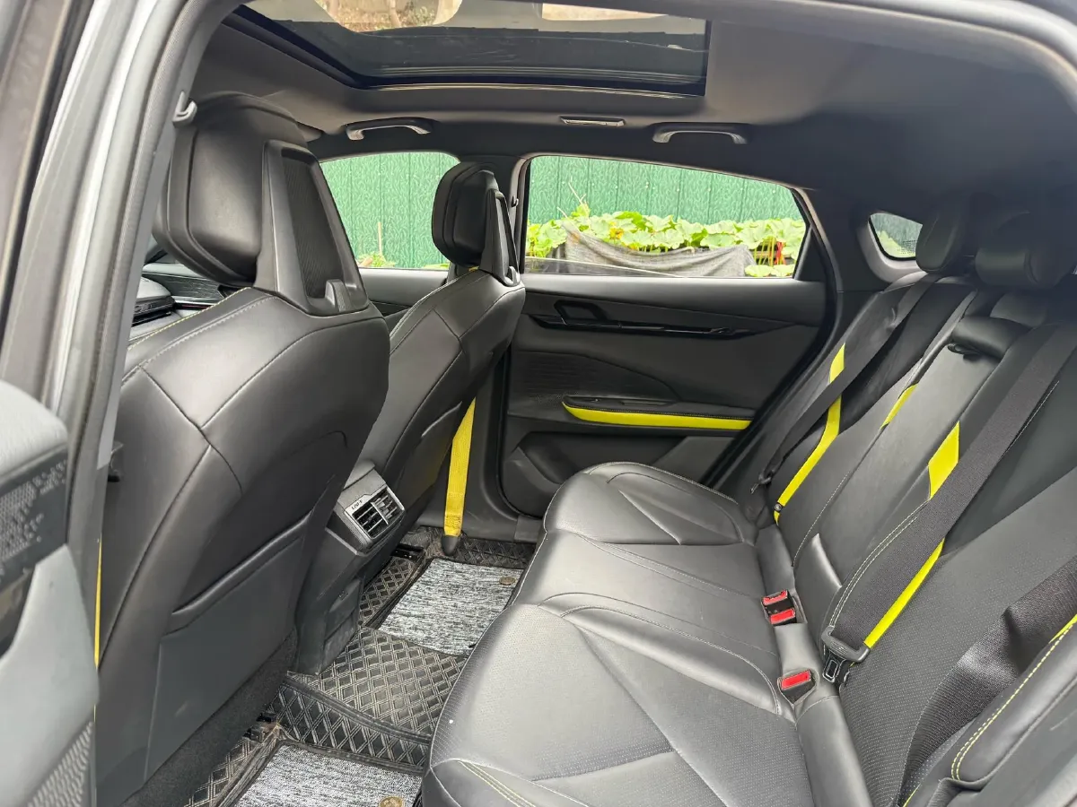 2022 ChangAn UNI-V 1.5T 188HP L4 7DCT,autocango,china used car exporter,china ev exporter,chinese used car exporter,chinese used ev exporter