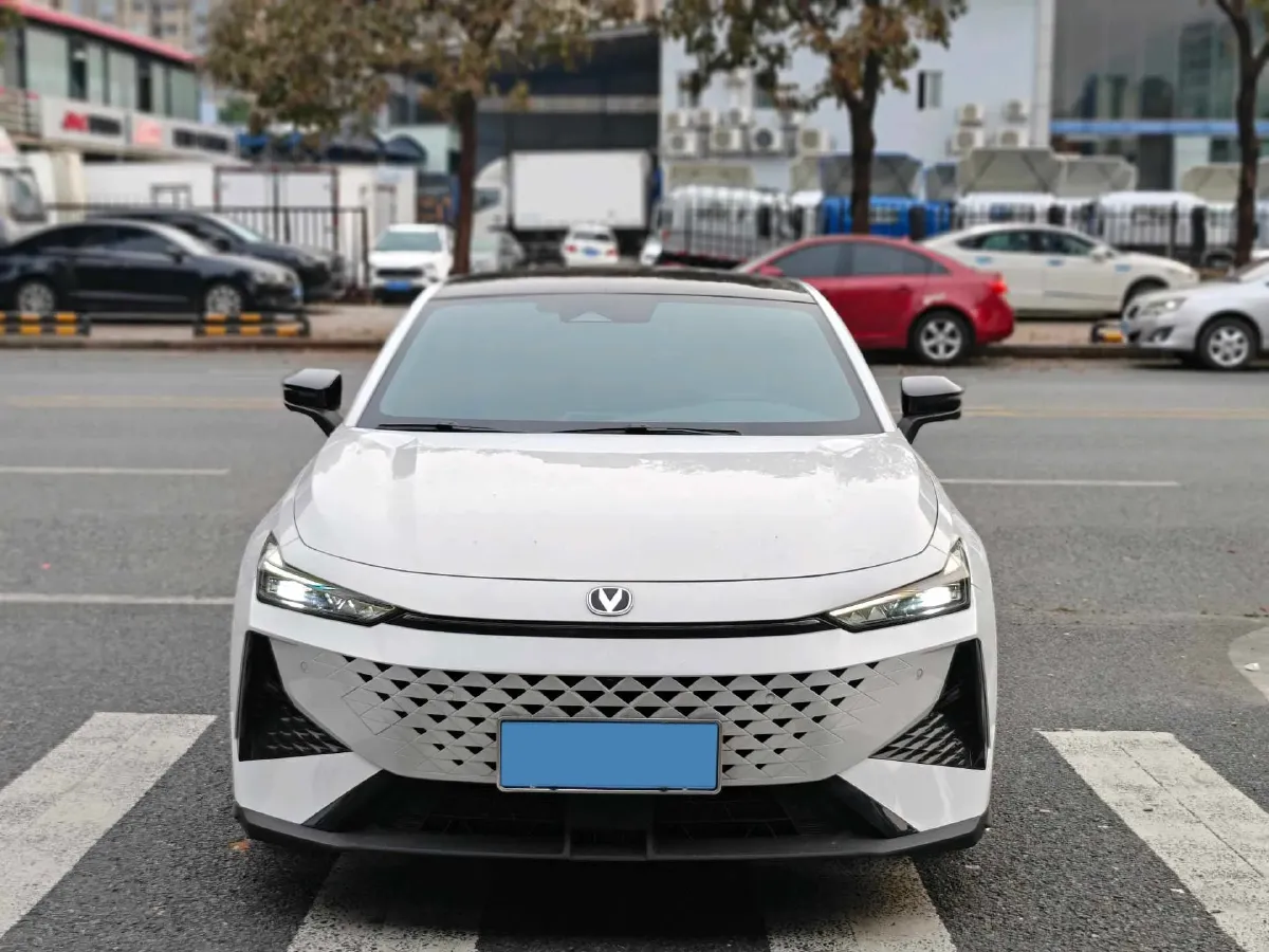 2024 ChangAn UNI-V 1.5T 188HP L4 7DCT,autocango,china used car exporter,china ev exporter,chinese used car exporter,chinese used ev exporter