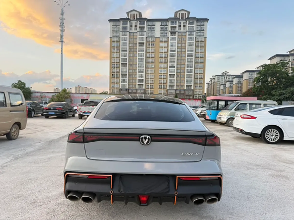 2022 ChangAn UNI-V 1.5T 188HP L4 7DCT,autocango,china used car exporter,china ev exporter,chinese used car exporter,chinese used ev exporter