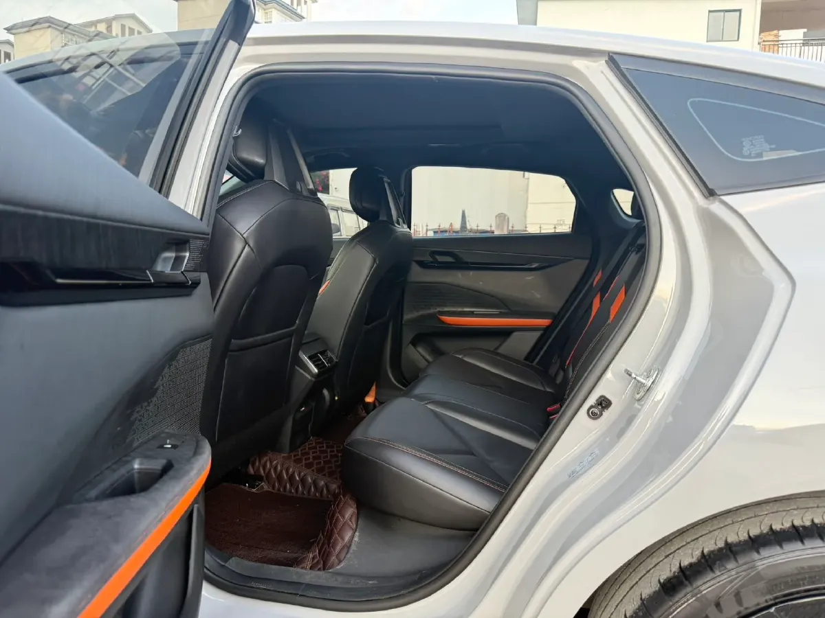 2022 ChangAn UNI-V 1.5T 188HP L4 7DCT,autocango,china used car exporter,china ev exporter,chinese used car exporter,chinese used ev exporter