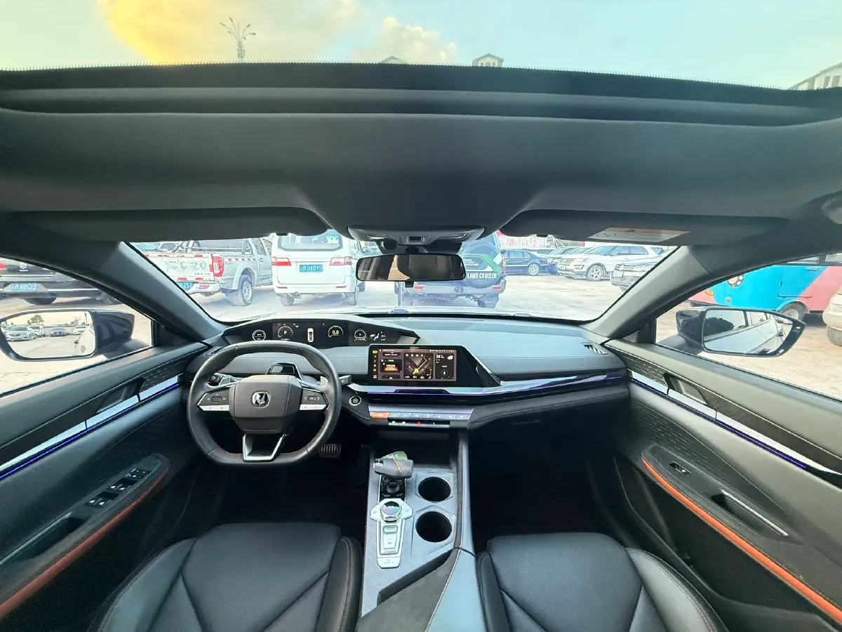 2022 ChangAn UNI-V 1.5T 188HP L4 7DCT,autocango,china used car exporter,china ev exporter,chinese used car exporter,chinese used ev exporter