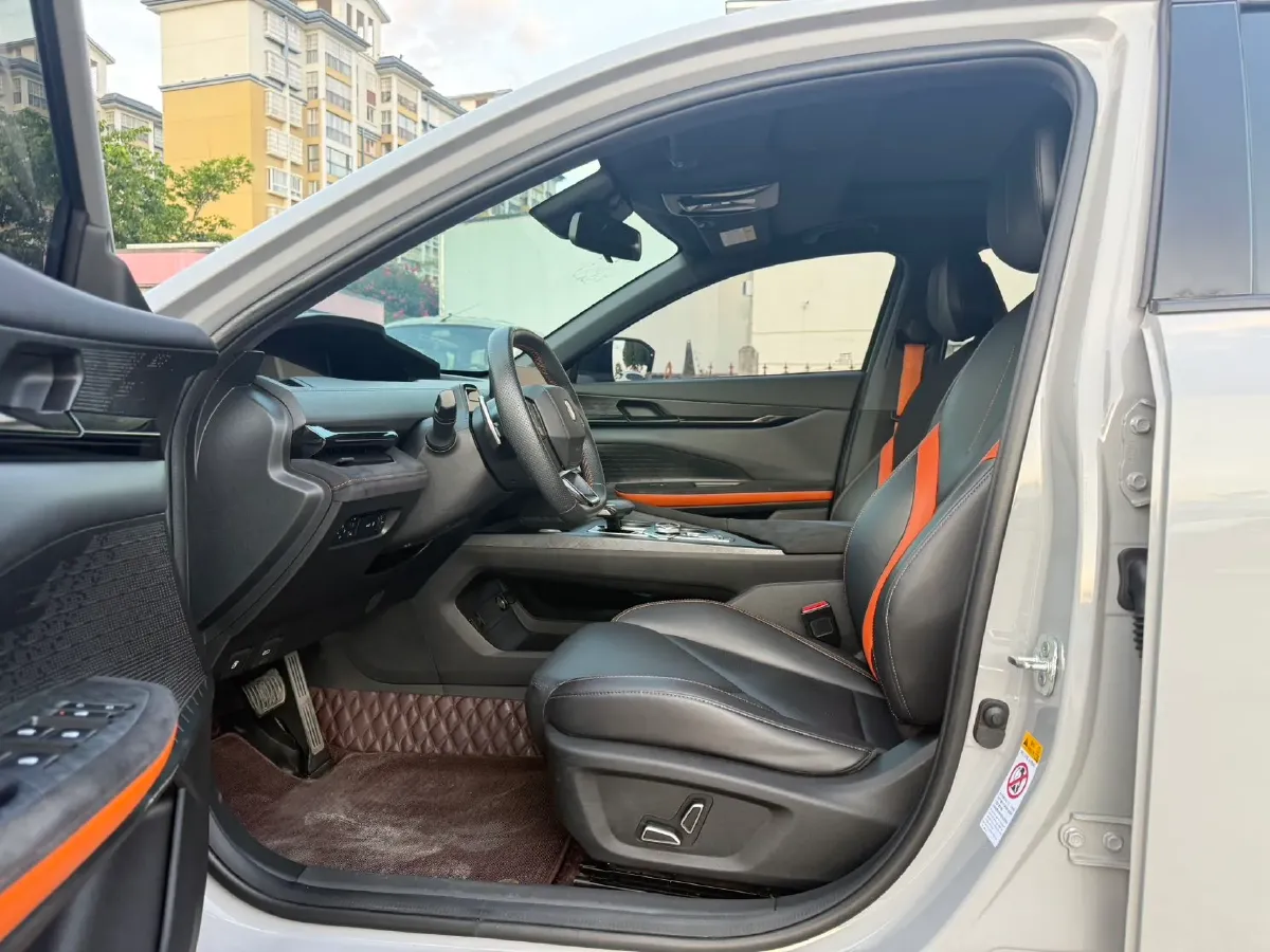 2022 ChangAn UNI-V 1.5T 188HP L4 7DCT,autocango,china used car exporter,china ev exporter,chinese used car exporter,chinese used ev exporter