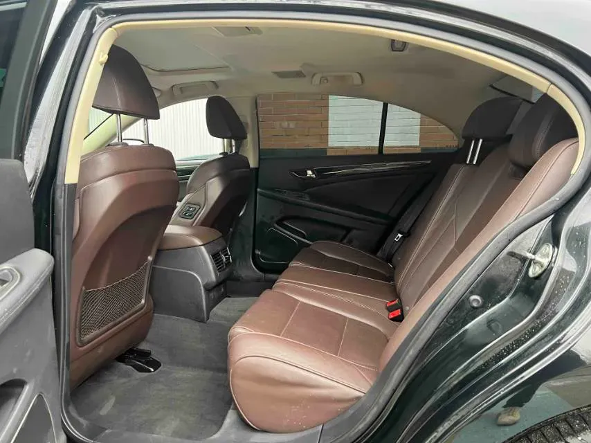 2018 HongQi H7 2.0T 204HP L4 6AT,autocango,china used car exporter,china ev exporter,chinese used car exporter,chinese used ev exporter