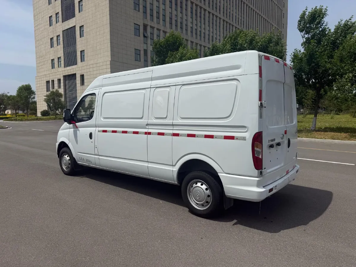 2021 MAXUS XinTu V80 2.0T 127HP L4 6MT,autocango,china used car exporter,china ev exporter,chinese used car exporter,chinese used ev exporter
