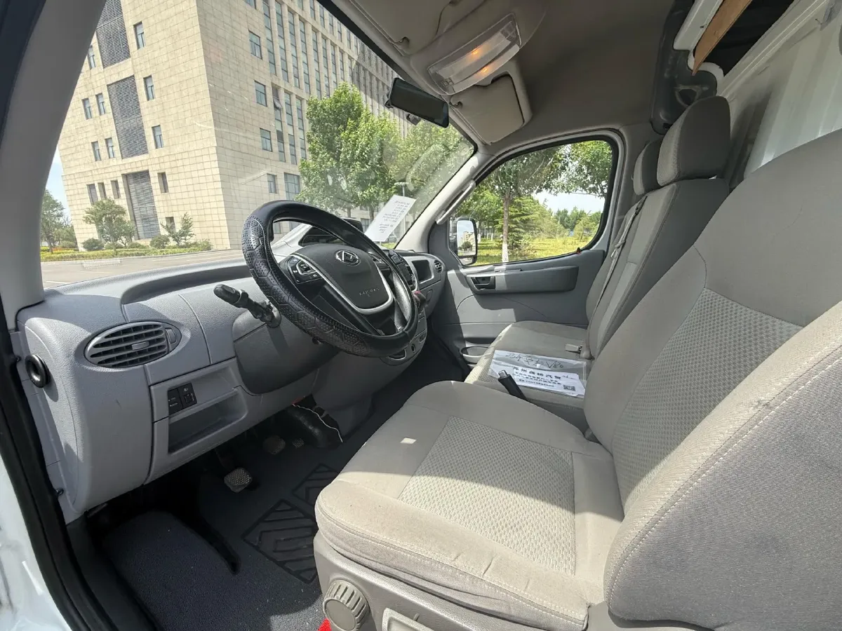 2021 MAXUS XinTu V80 2.0T 127HP L4 6MT,autocango,china used car exporter,china ev exporter,chinese used car exporter,chinese used ev exporter