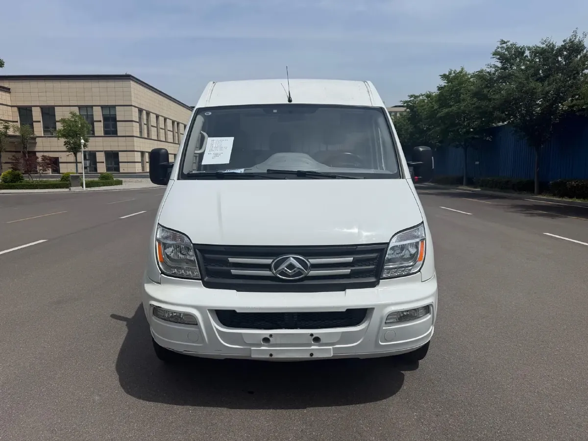 2021 MAXUS XinTu V80 2.0T 127HP L4 6MT,autocango,china used car exporter,china ev exporter,chinese used car exporter,chinese used ev exporter
