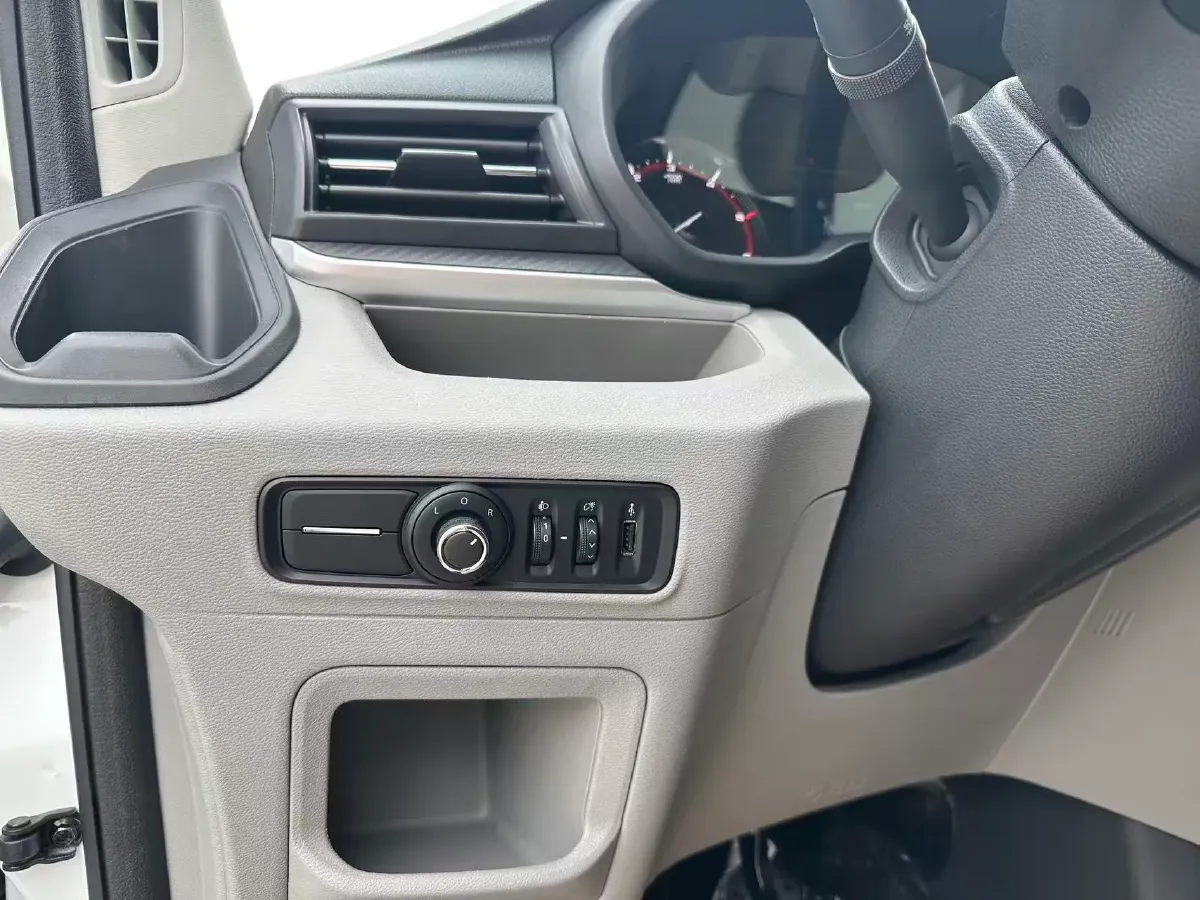 2021 MAXUS XinTu V90 2.0T 148HP L4 6AT,autocango,china used car exporter,china ev exporter,chinese used car exporter,chinese used ev exporter