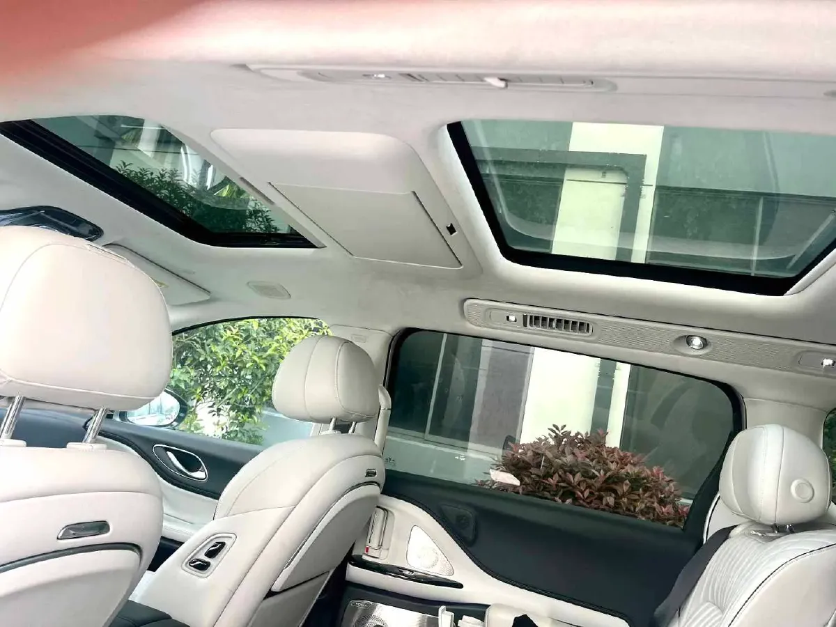2025 Voyah Dream 1.5T 150HP L4 PHEV 41.7KWH,autocango,china used car exporter,china ev exporter,chinese used car exporter,chinese used ev exporter