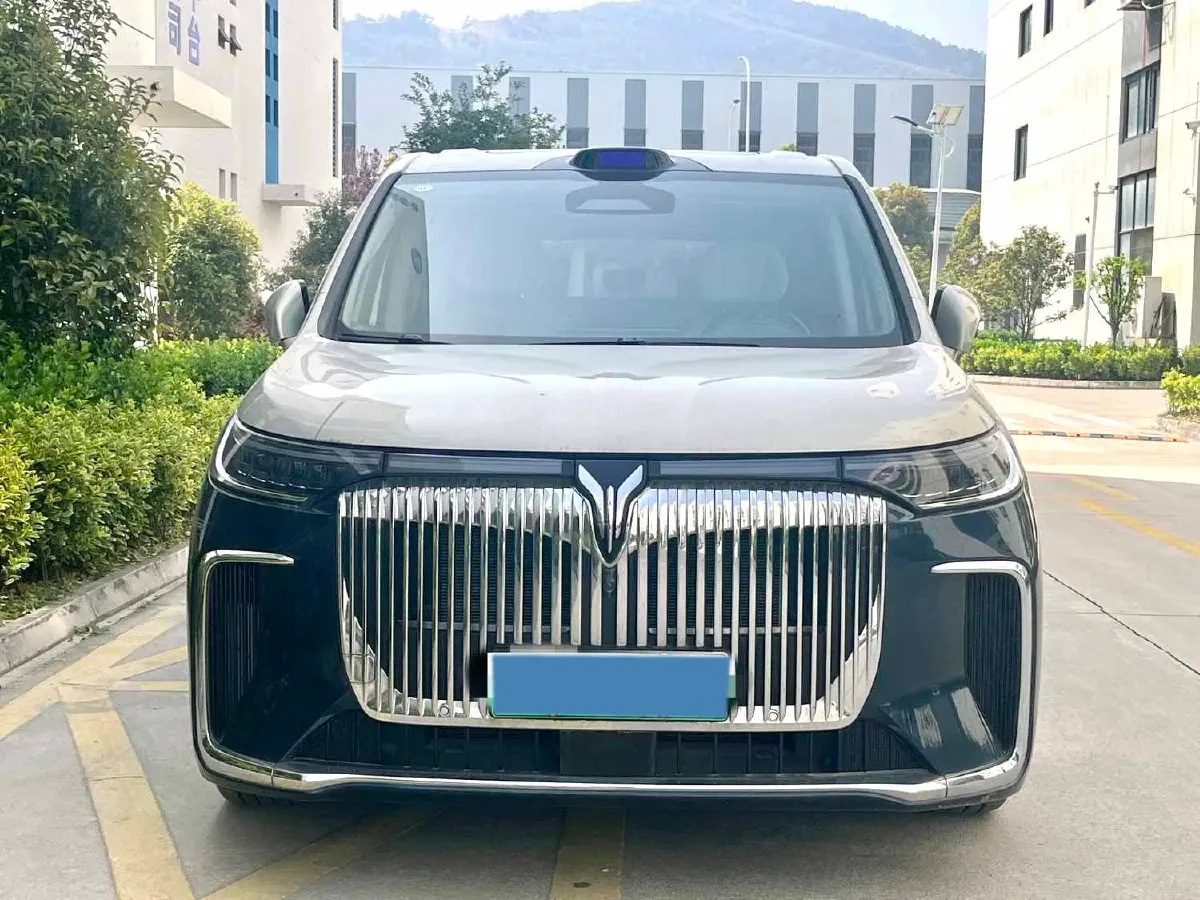 2025 Voyah Dream 1.5T 150HP L4 PHEV 41.7KWH,autocango,china used car exporter,china ev exporter,chinese used car exporter,chinese used ev exporter