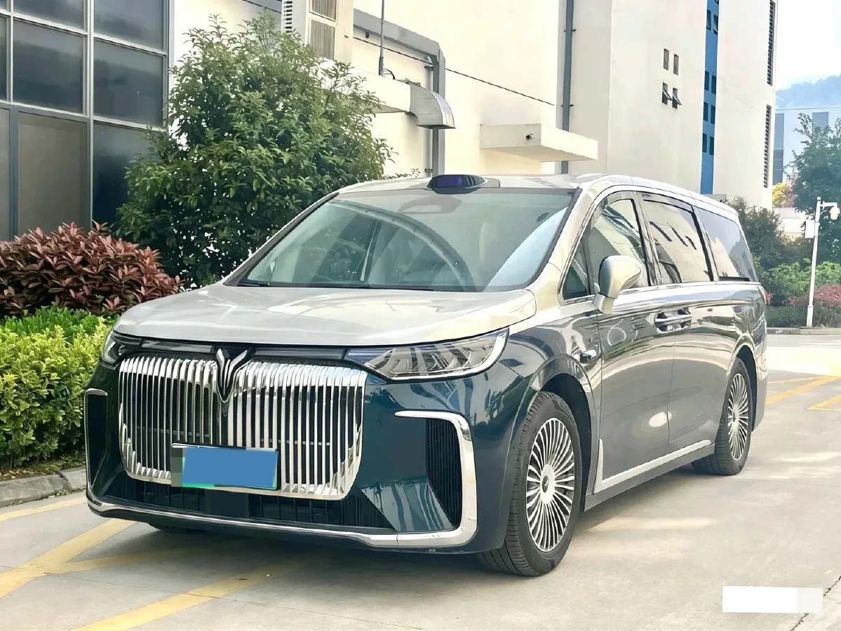 2025 Voyah Dream 1.5T 150HP L4 PHEV 41.7KWH,autocango,china used car exporter,china ev exporter,chinese used car exporter,chinese used ev exporter